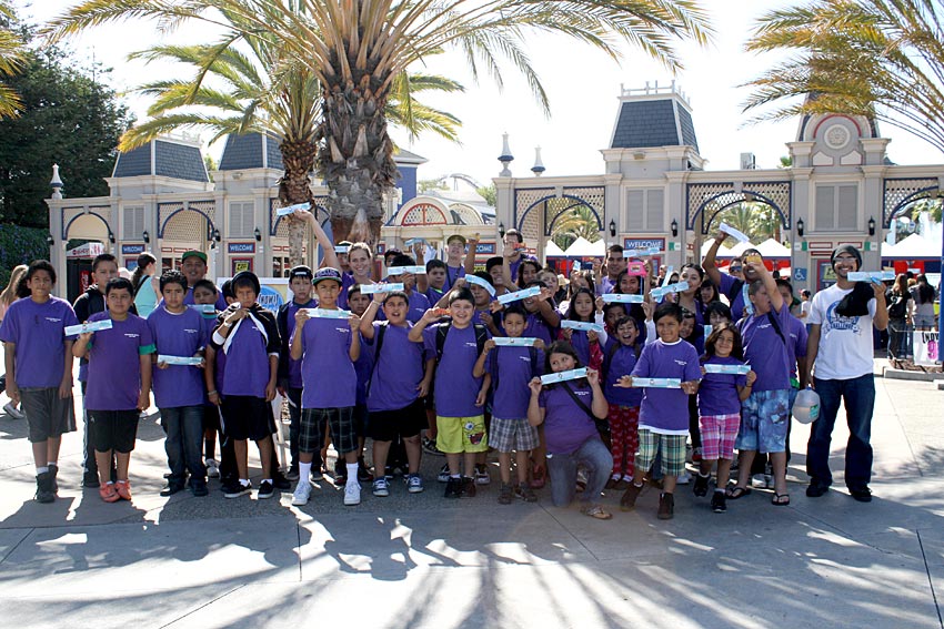 Community United Good Choices grads at Great America