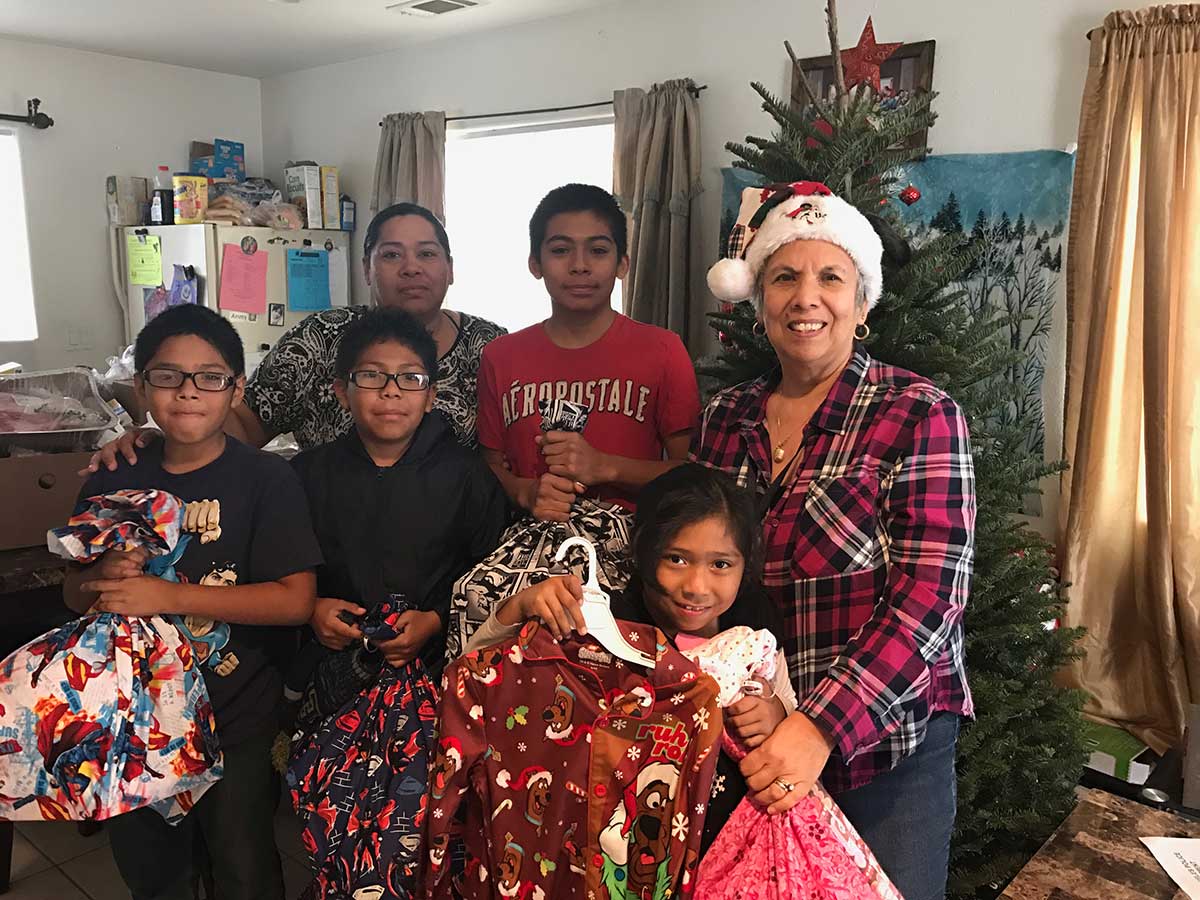 LAPD Helps Bring Christmas to a Family